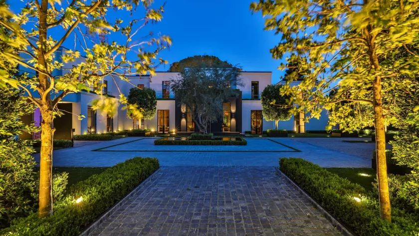 Lifestyle Entrepreneur Floats Posh Beverly Hills Pad for $46.5m